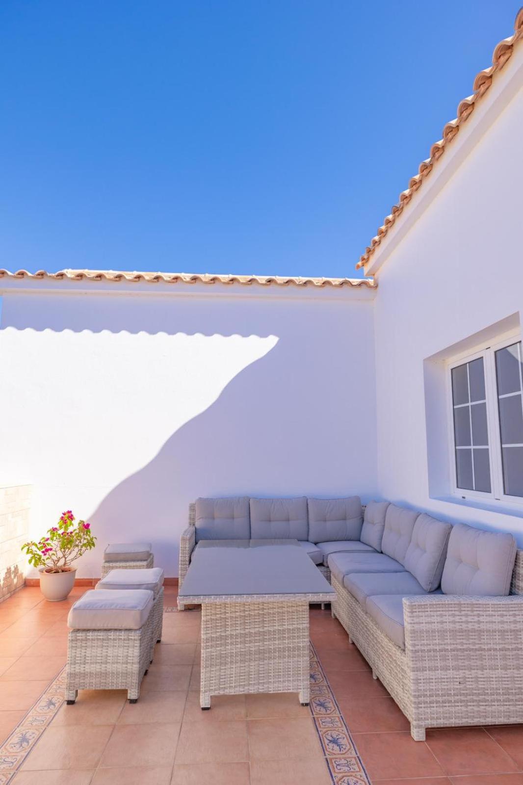 Casa Amaya - Spacious House With Pool, Large Garden, Bbq, 2 Terraces, And Ideal Location El Charco  Bagian luar foto