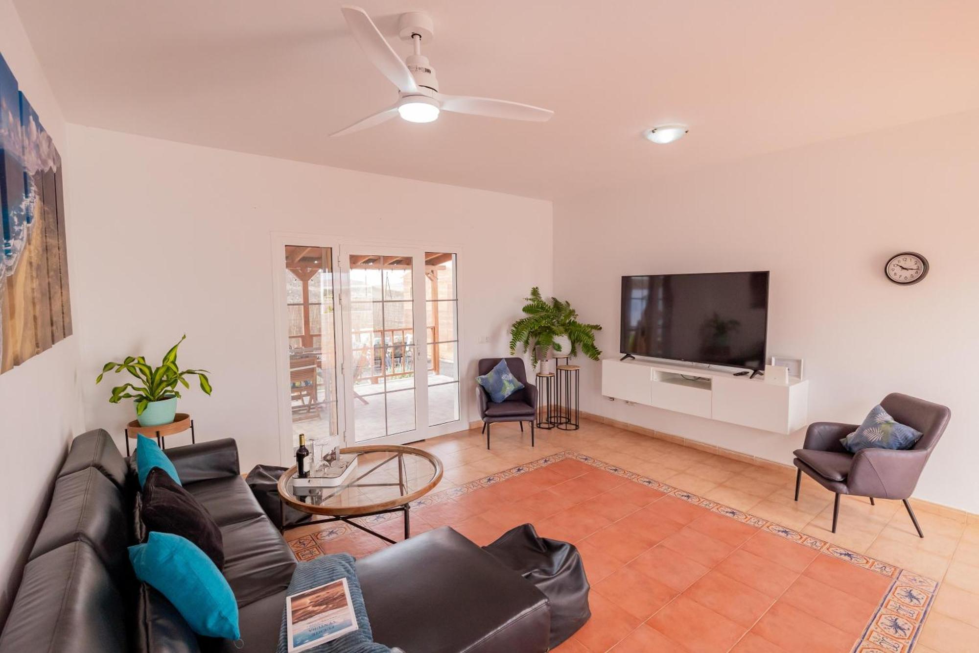 Casa Amaya - Spacious House With Pool, Large Garden, Bbq, 2 Terraces, And Ideal Location El Charco  Bagian luar foto