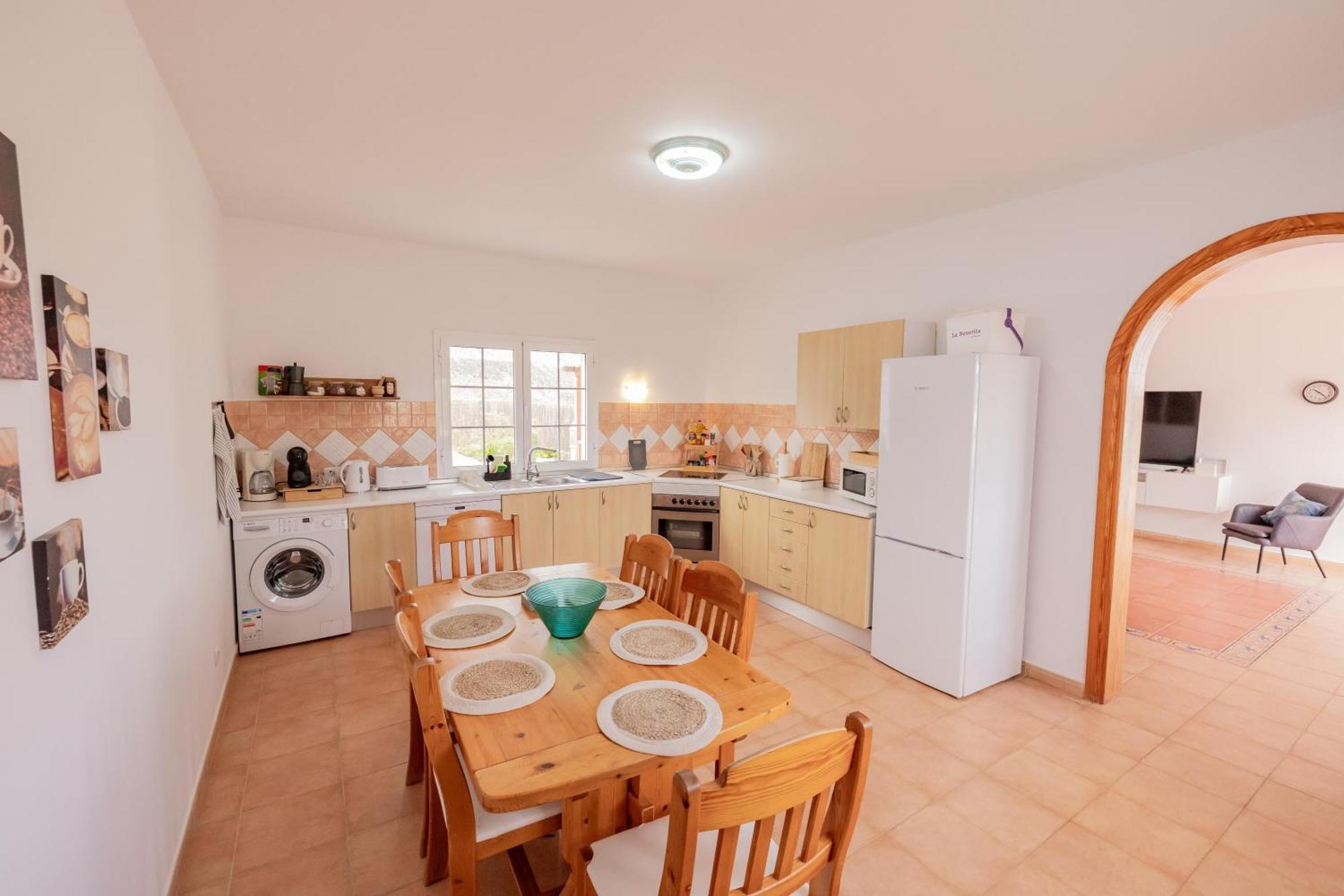 Casa Amaya - Spacious House With Pool, Large Garden, Bbq, 2 Terraces, And Ideal Location El Charco  Bagian luar foto